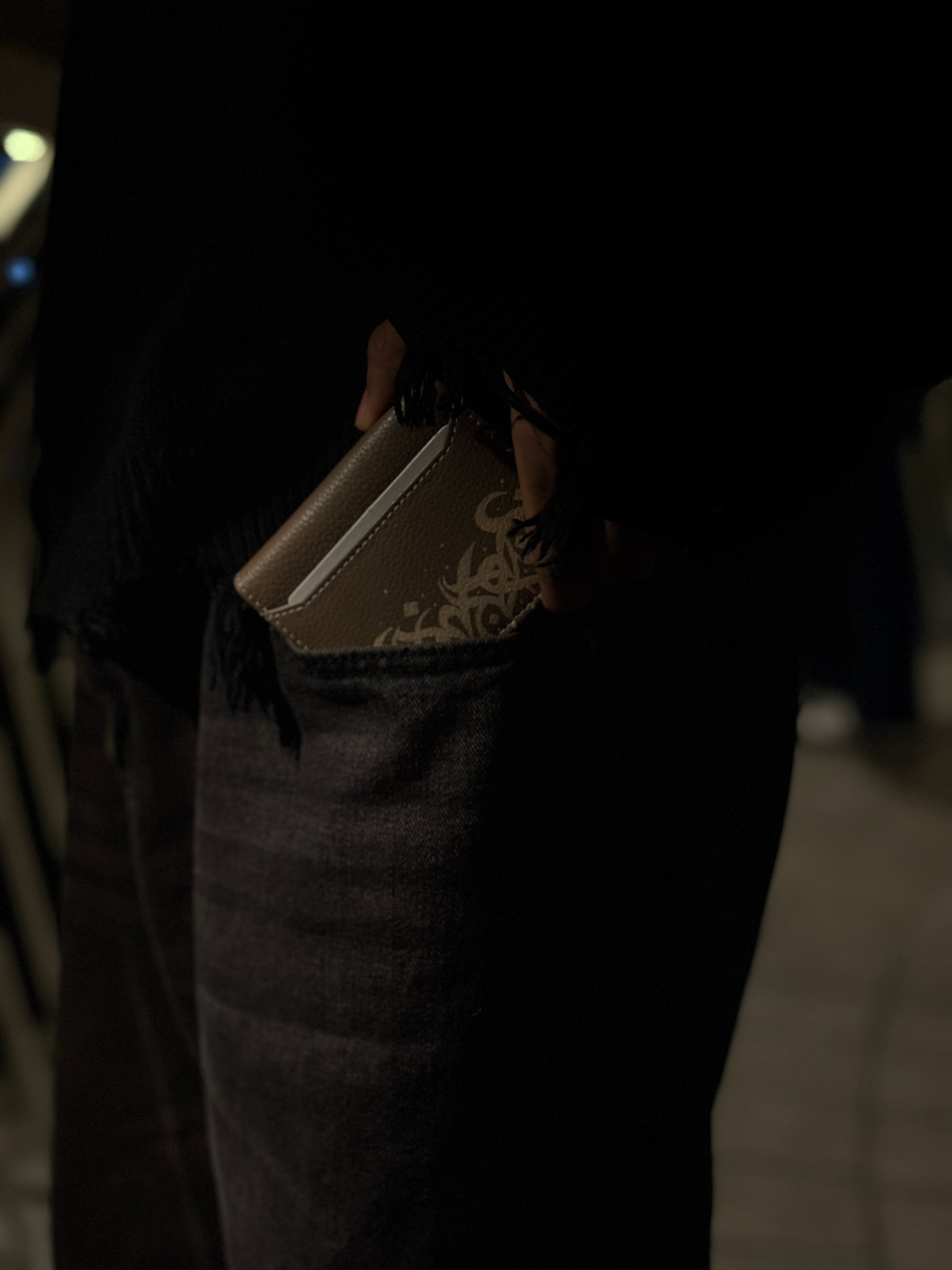 REZIRE Minimal Calligraphy Wallet