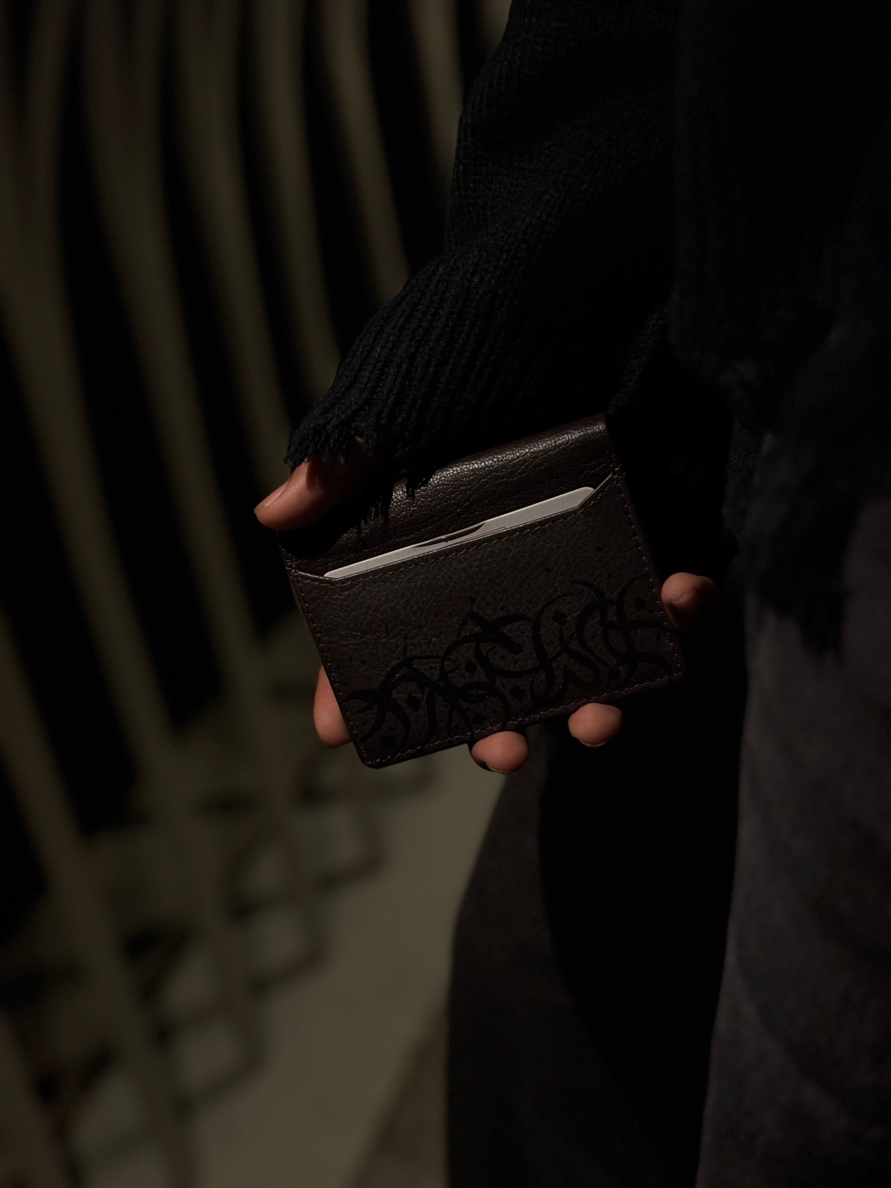 REZIRE Minimal Calligraphy Wallet